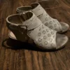 Wonder nation girls sandals, size 2 has been used by cells in a good condition - Image 3