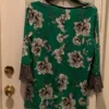 Simply beautiful Made in USA Floral top size M excellent condition - Image 3