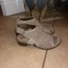 Wonder nation size 4 girls sandals good condition with some heels - Image 2