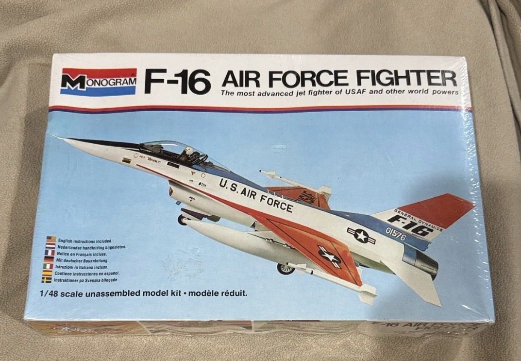 Vintage Monogram F-16 Air Force Fighter Jet Model Kit 1:48 Scale - Image 2